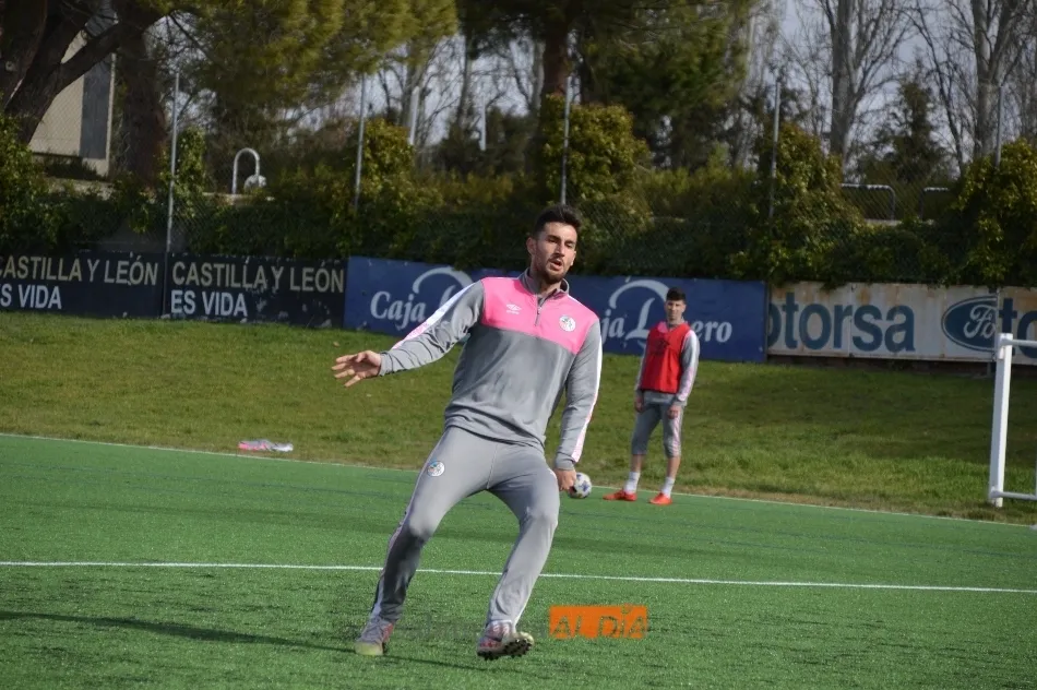 Foto 5 - El portero Javi Ben&iacute;tez ya entrena como jugador del Salamanca UDS