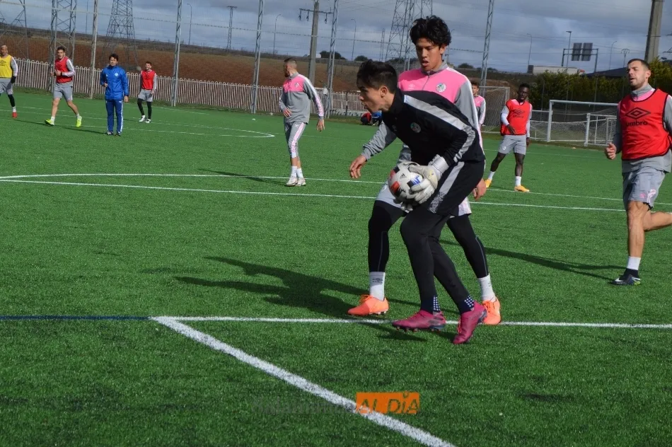 Foto 2 - El portero Javi Ben&iacute;tez ya entrena como jugador del Salamanca UDS