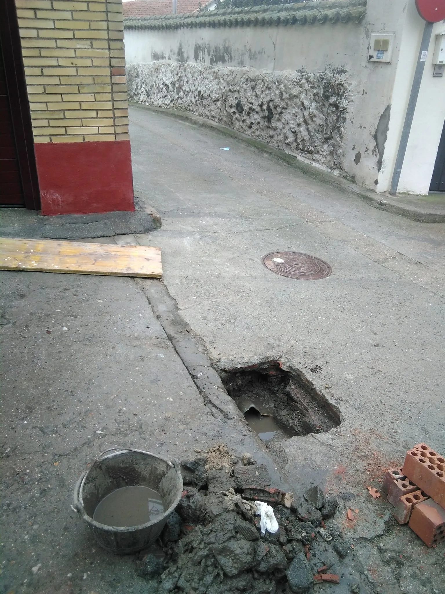 Foto 2 - Mejoras de saneamiento y en el firme en diferentes puntos de Alba de Tormes