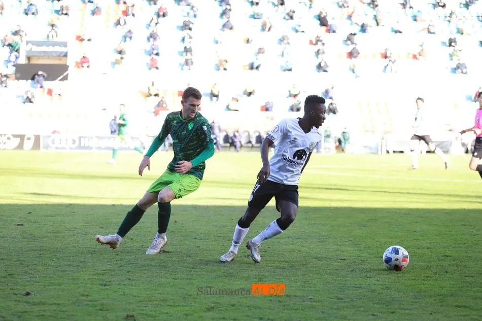 Una acción del Salamanca UDS - Guijuelo