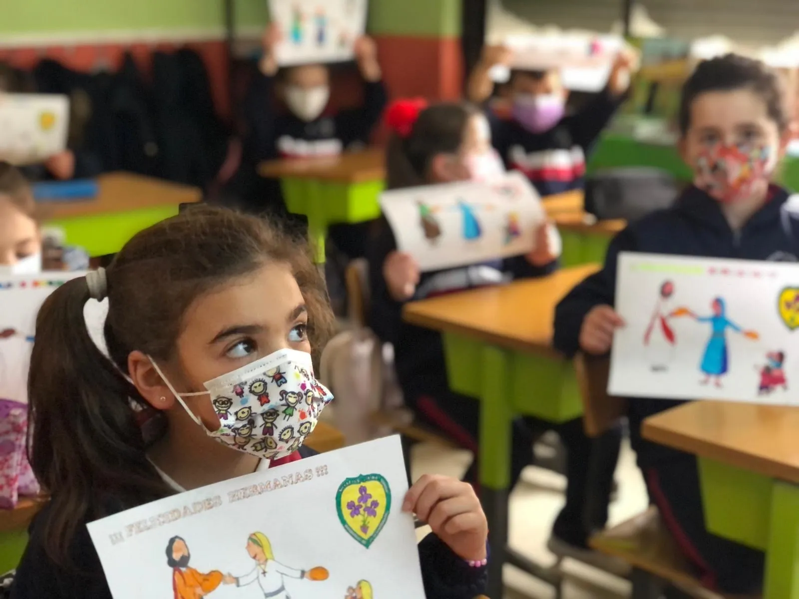 Foto 9 - Los miembros del Colegio Misioneras-Santa Teresa celebran distanciados su fiesta anual  