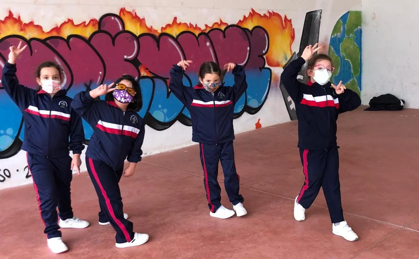 Foto 5 - Los miembros del Colegio Misioneras-Santa Teresa celebran distanciados su fiesta anual  
