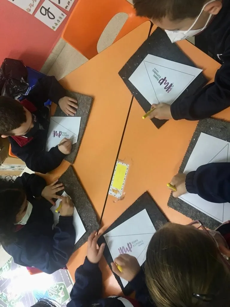 Foto 2 - Los miembros del Colegio Misioneras-Santa Teresa celebran distanciados su fiesta anual  