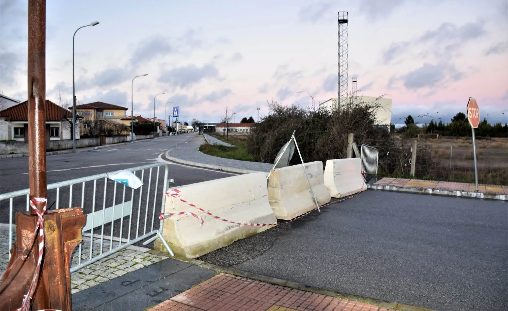 Foto 8 - As&iacute; lucen cerradas de nuevo las fronteras de la comarca mirobrigense con Portugal  
