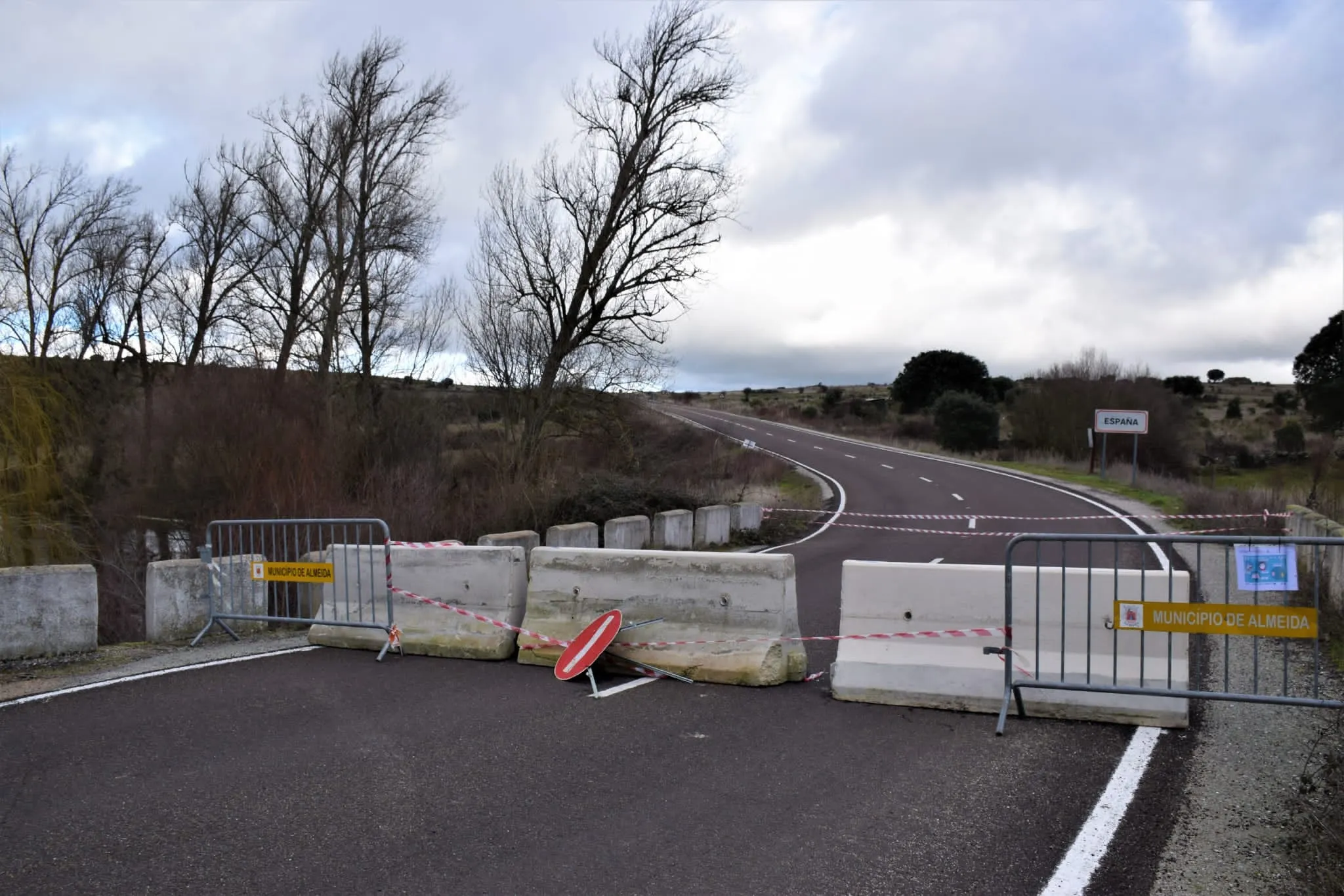 Foto 7 - As&iacute; lucen cerradas de nuevo las fronteras de la comarca mirobrigense con Portugal  