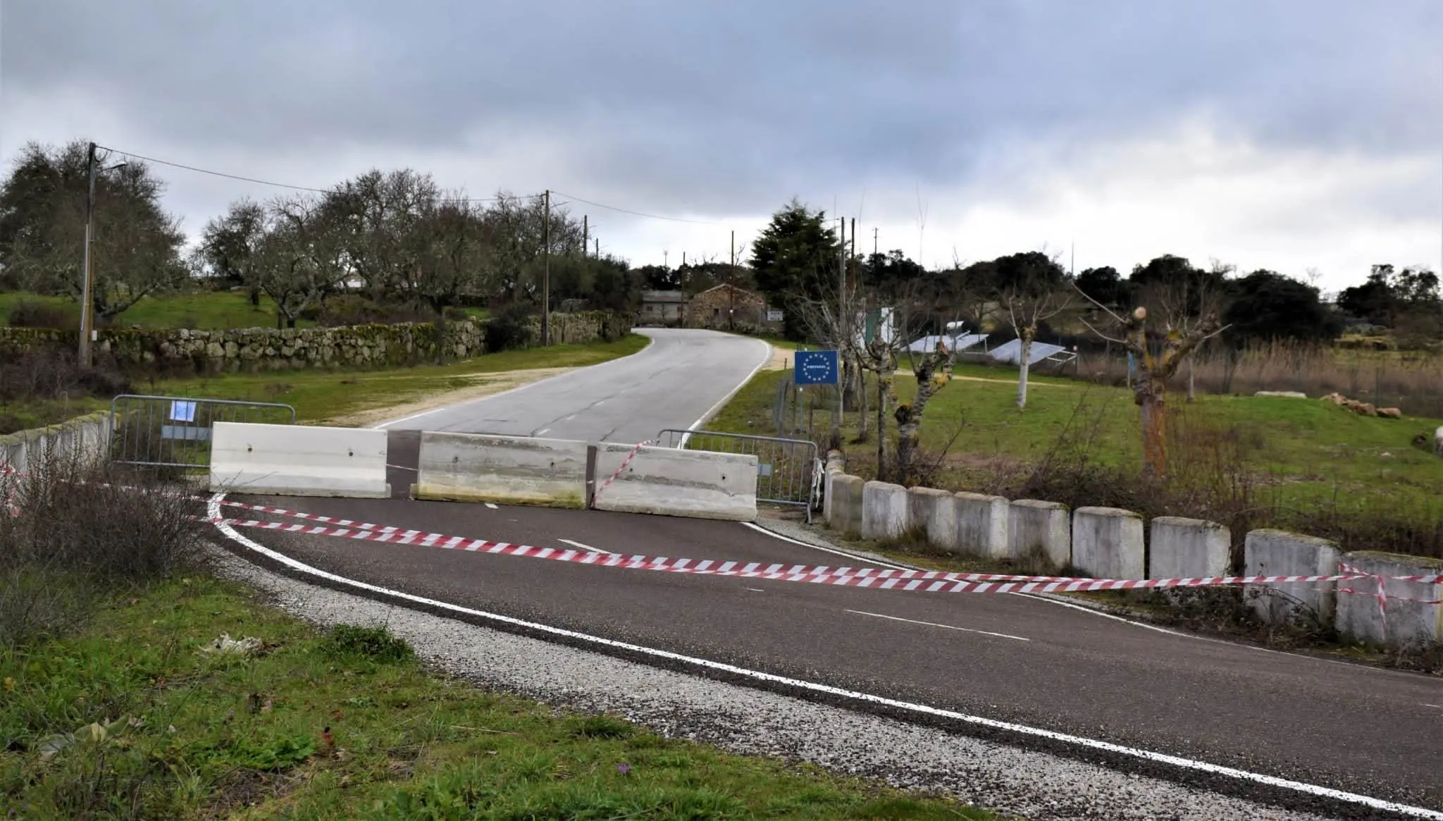 Foto 4 - As&iacute; lucen cerradas de nuevo las fronteras de la comarca mirobrigense con Portugal  