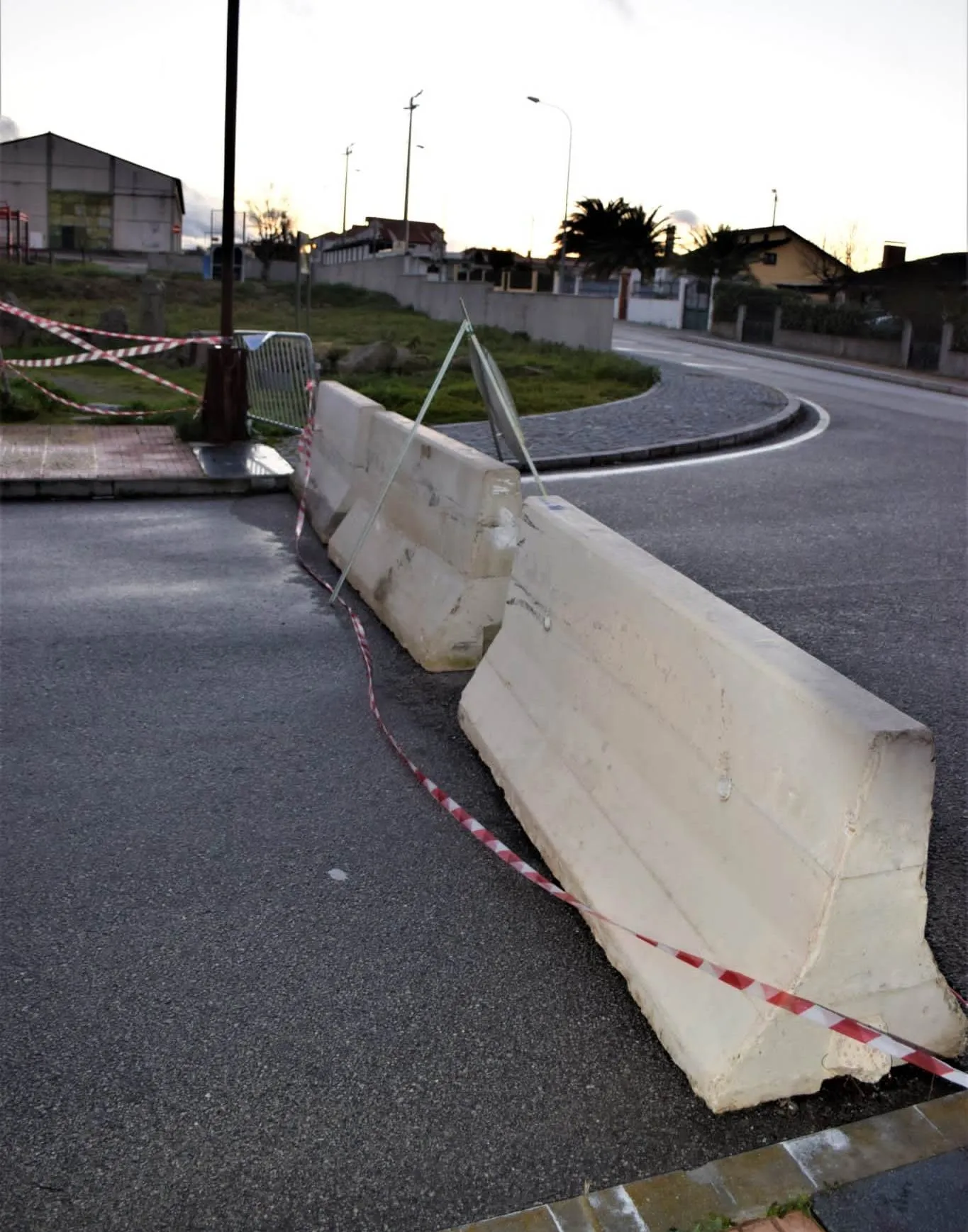 Foto 2 - As&iacute; lucen cerradas de nuevo las fronteras de la comarca mirobrigense con Portugal  