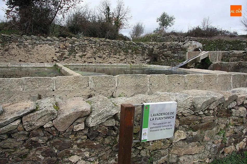 Foto 2 - El Ayuntamiento de Masueco adecenta tres fuentes tradicionales  