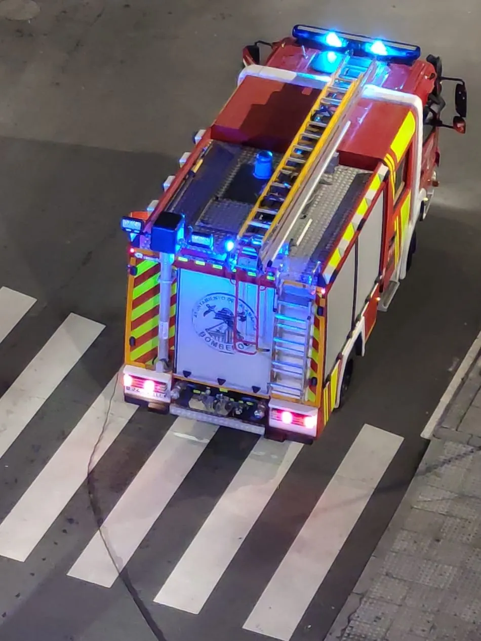 Foto 3 - Varias dotaciones de Bomberos se desplazan hasta la calle Correhuela tras un incidente en una cocina