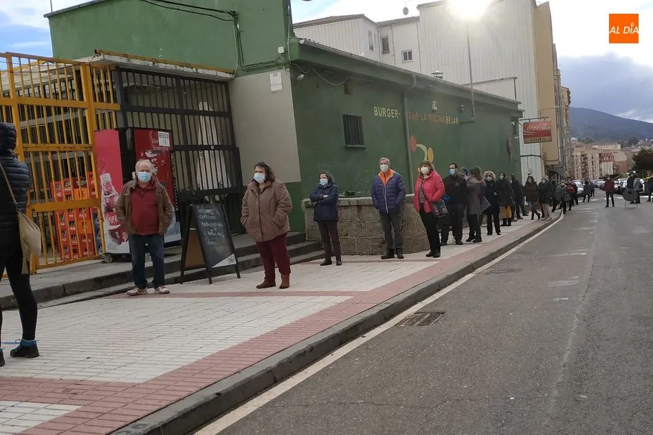 Foto 3 - El cribado en B&eacute;jar realizado hoy a 1573 personas detecta 17 positivos en COVID