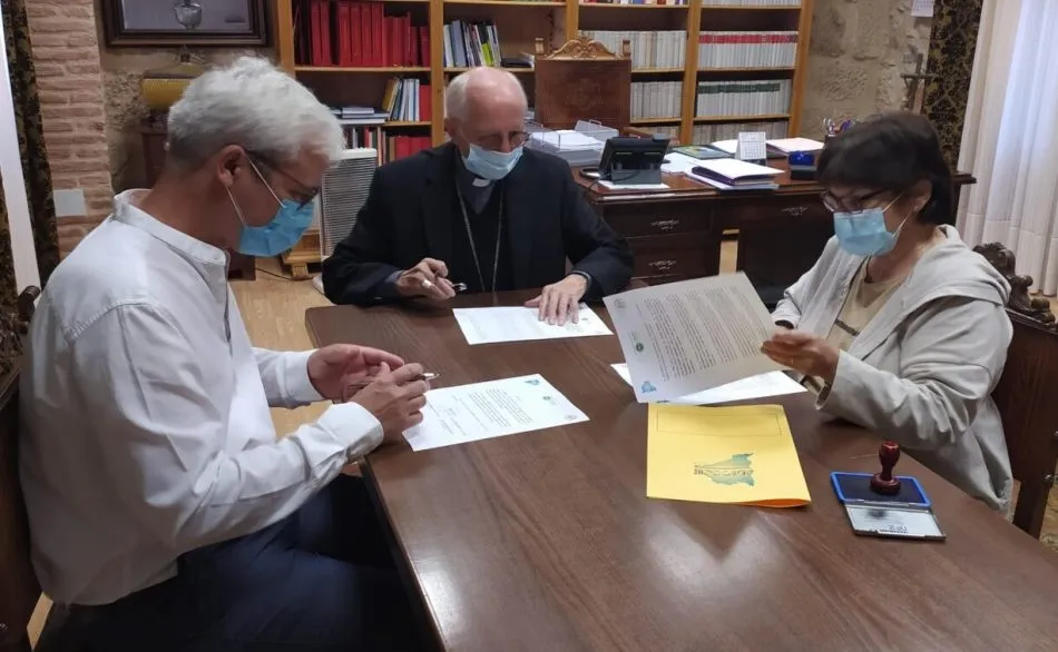 Reunión hace unos meses entre la Diócesis y Adecocir