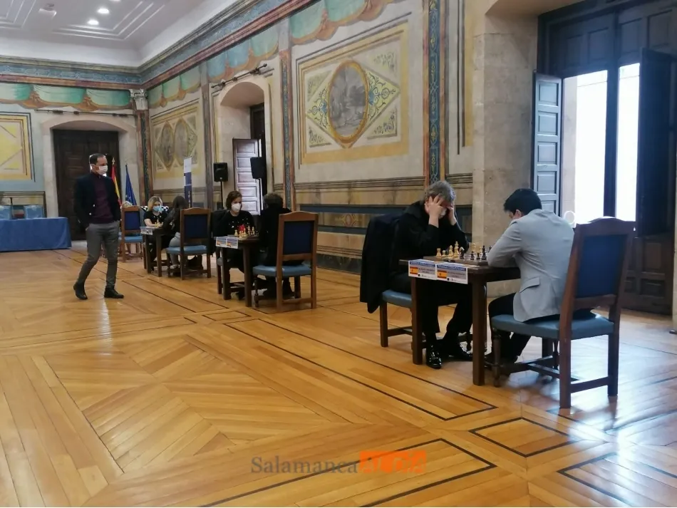 Foto 2 - Empiezan las primeras rondas del Torneo Magistral del III Festival de Ajedrez de Salamanca