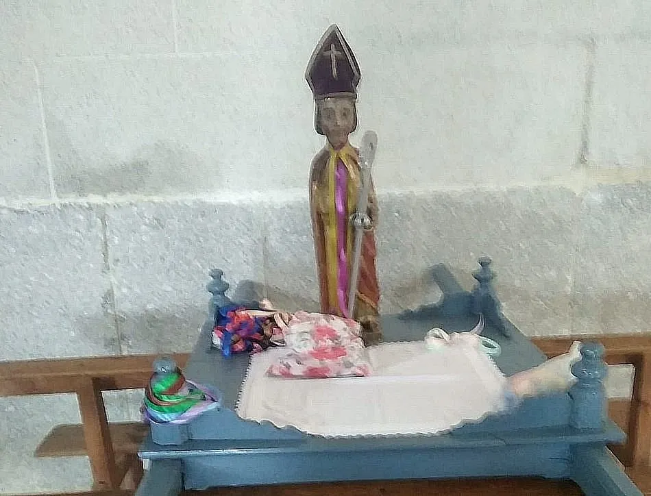 Foto 2 - Los vecinos de Peralejos de Abajo no se quedan sin sus gargantillas de San Blas  
