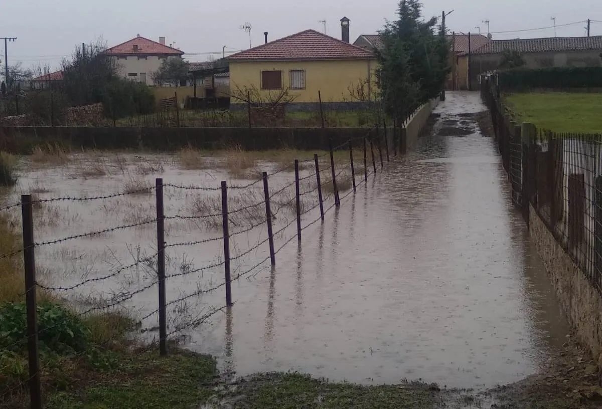 La lluvia constante de las últimas horas vuelve a causar problemas en Martín de Yeltes  
