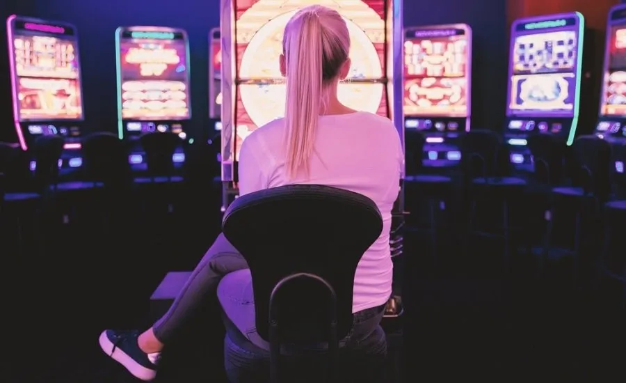 El sector cuenta con 345 empresas, la mayoría pymes, que generan 2.000 puestos de trabajo directos y otros tantos indirectos y aporta 70 millones de euros en tributación directa