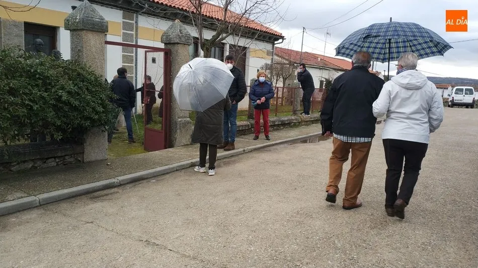 Foto 3 - Los vecinos de Puente del Congosto acuden al cribado masivo