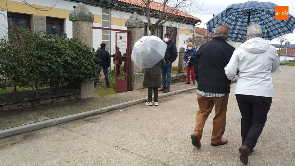 Foto 2 - Los vecinos de Puente del Congosto acuden al cribado masivo