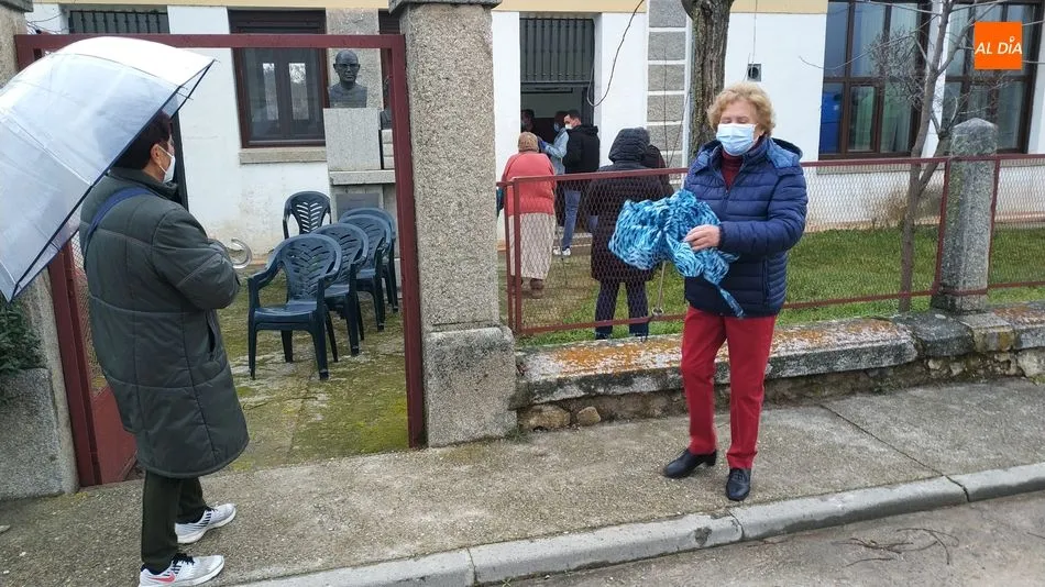 Foto 8 - Los vecinos de Puente del Congosto acuden al cribado masivo