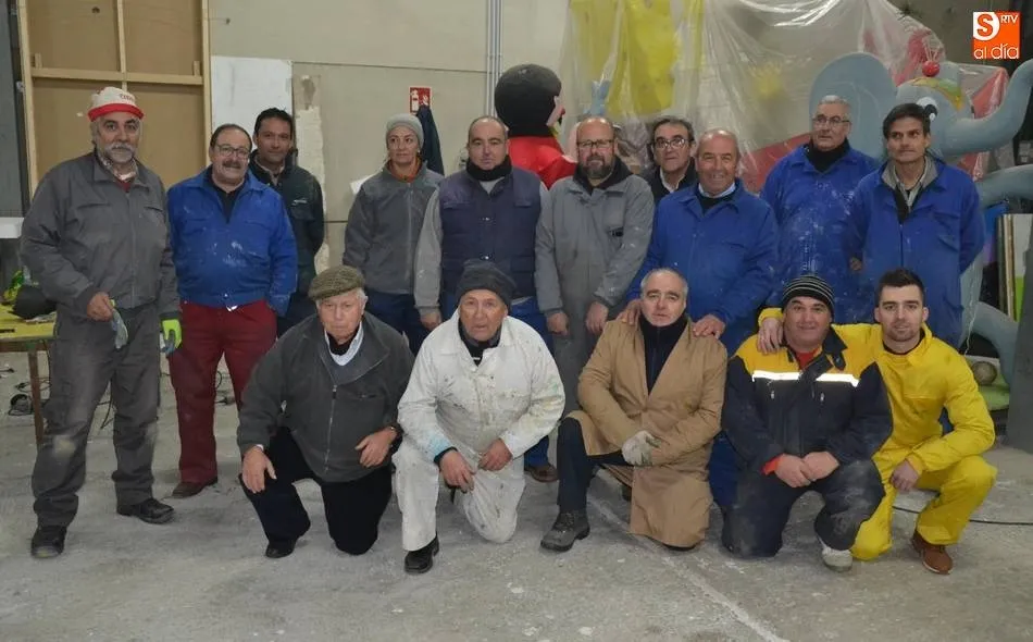 Juan Antonio Garduño, primero por la izquierda en la fila de abajo, junto al resto de Amigos de la Ilusión