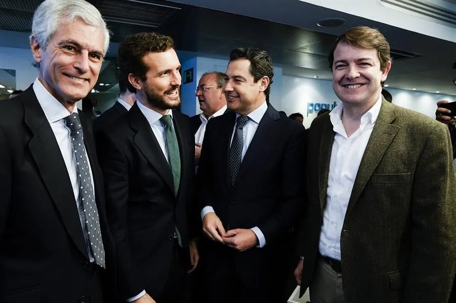 Pablo Casado, líder del PP, junto a Alfonso Fernández Mañueco en un acto de campaña anterior