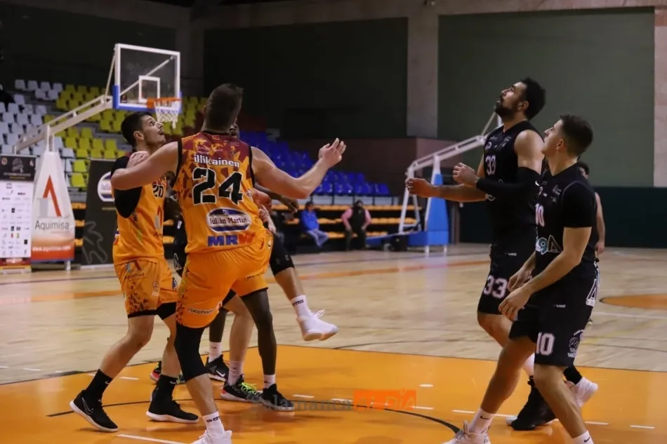 Foto 11 - El Aquimisa Carbajosa recupera la sonrisa tras superar al segundo clasificado (79-70)  