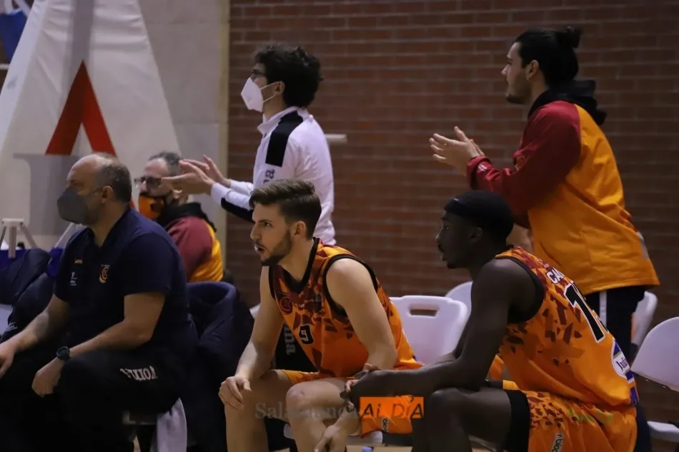 Foto 4 - El Aquimisa Carbajosa recupera la sonrisa tras superar al segundo clasificado (79-70)  