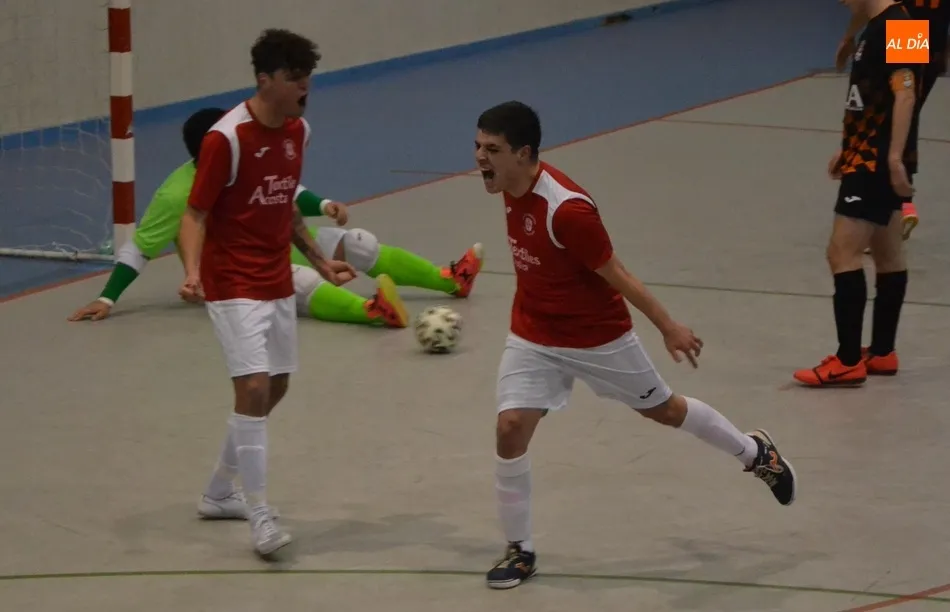 Celebración del primer gol del III Columnas