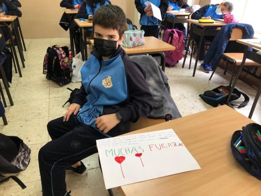 Foto 10 - Escolares se une a la campa&ntilde;a &lsquo;Pensando en ti&rsquo; para animar a sanitarios y pacientes covid del...