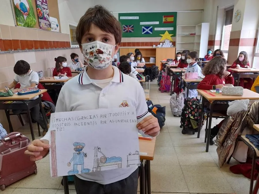 Foto 7 - Escolares se une a la campa&ntilde;a &lsquo;Pensando en ti&rsquo; para animar a sanitarios y pacientes covid del...
