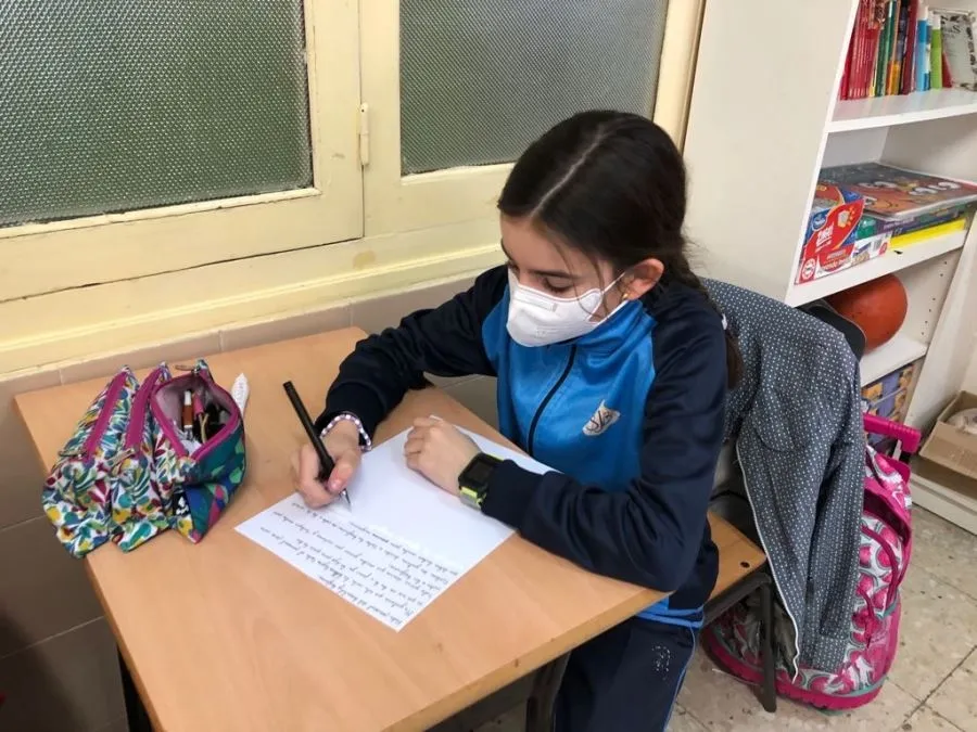 Foto 2 - Escolares se une a la campa&ntilde;a &lsquo;Pensando en ti&rsquo; para animar a sanitarios y pacientes covid del...