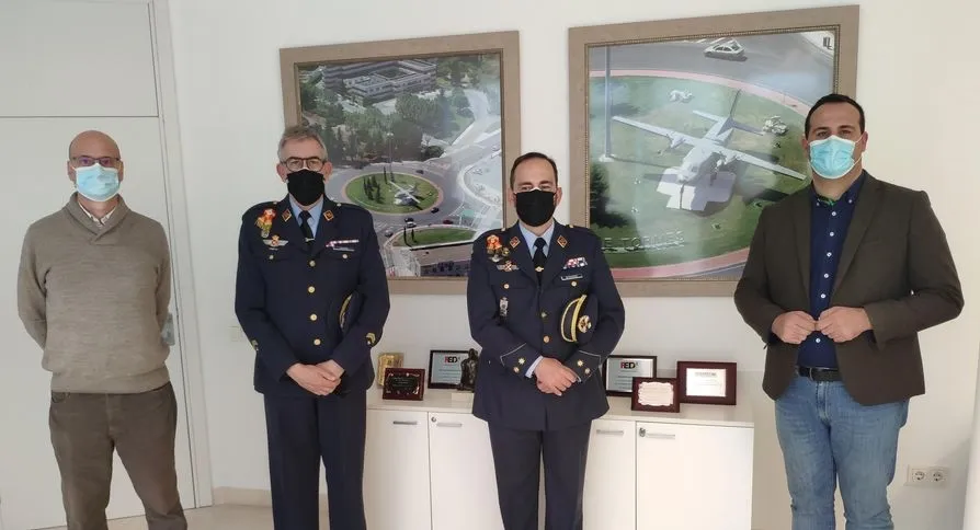 Acto de entrega de estas dos fotografías aéreas al Ayuntamiento de Santa Marta de Tormes