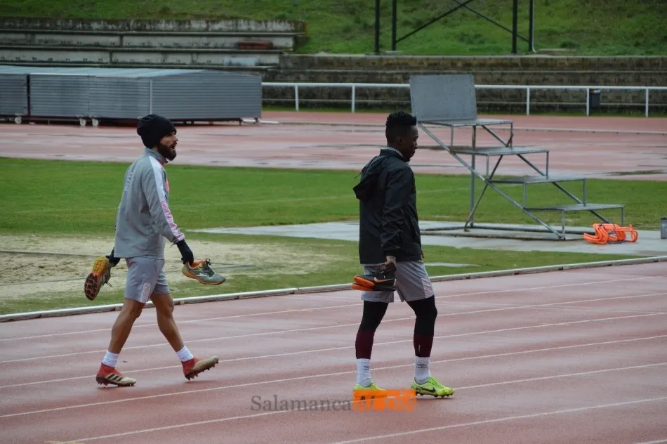 Foto 2 - Ausencias de Javi Navas y Juancho en el entrenamiento del Salamanca UDS tras el triunfo en Ferrol