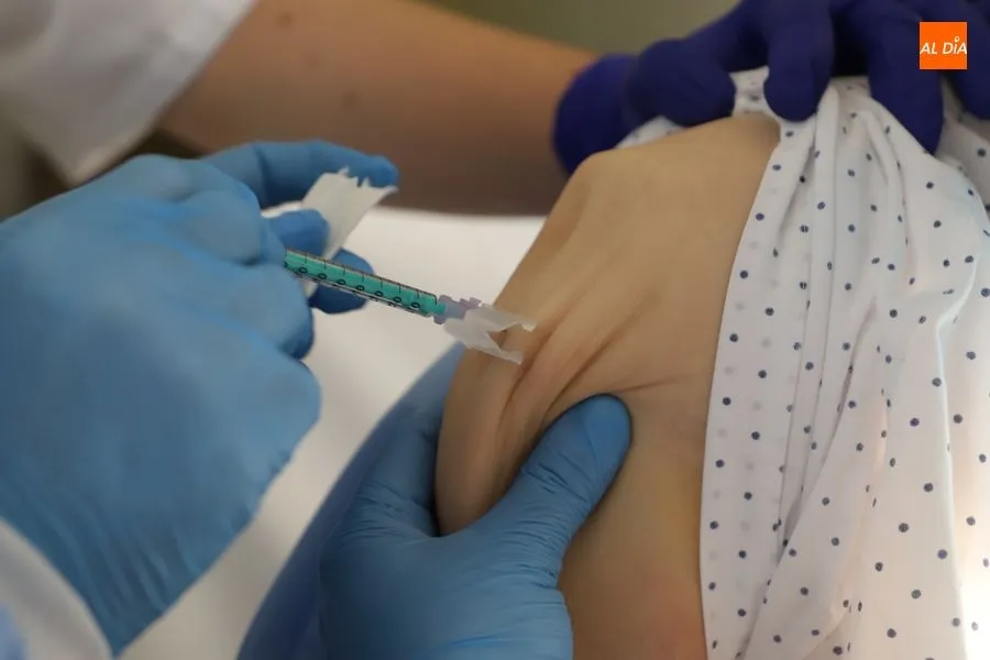 El séptimo envío semanal de vacunas frente a la COVID-19 en Castilla y León incluye 45.180 dosis