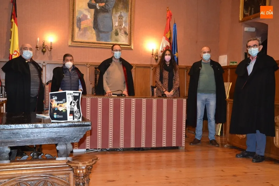 La Rondalla regresa 21 años después al Salón de Plenos para una histórica y extraña...