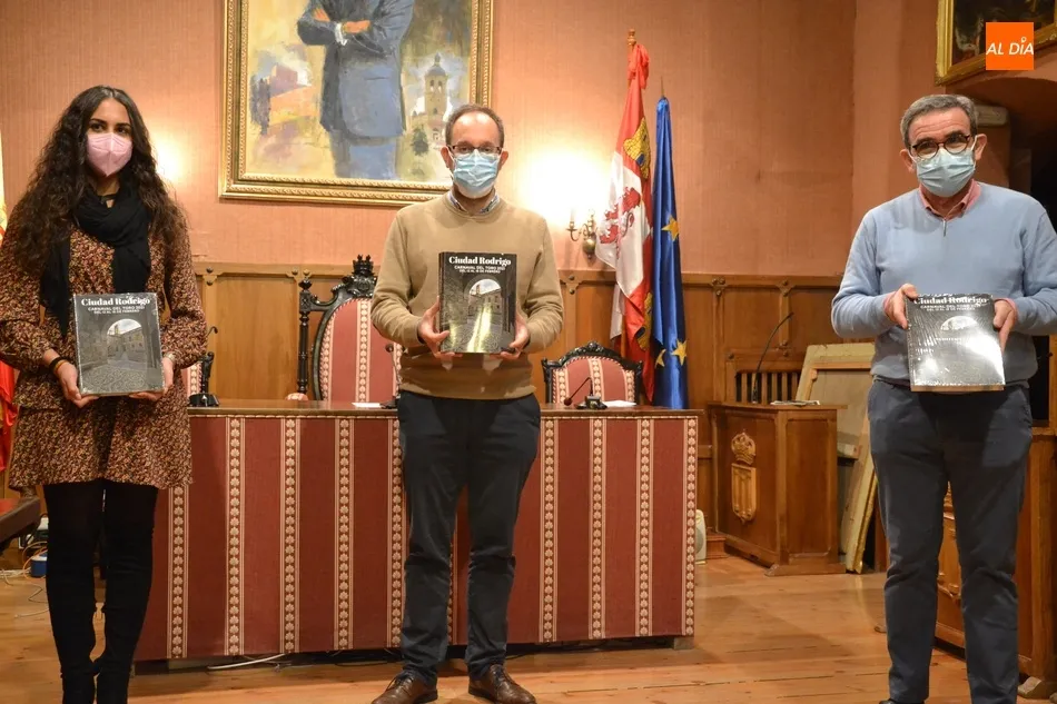 Presentado el Libro del Carnaval 2021, que sale porque es reflejo histórico del último año ...