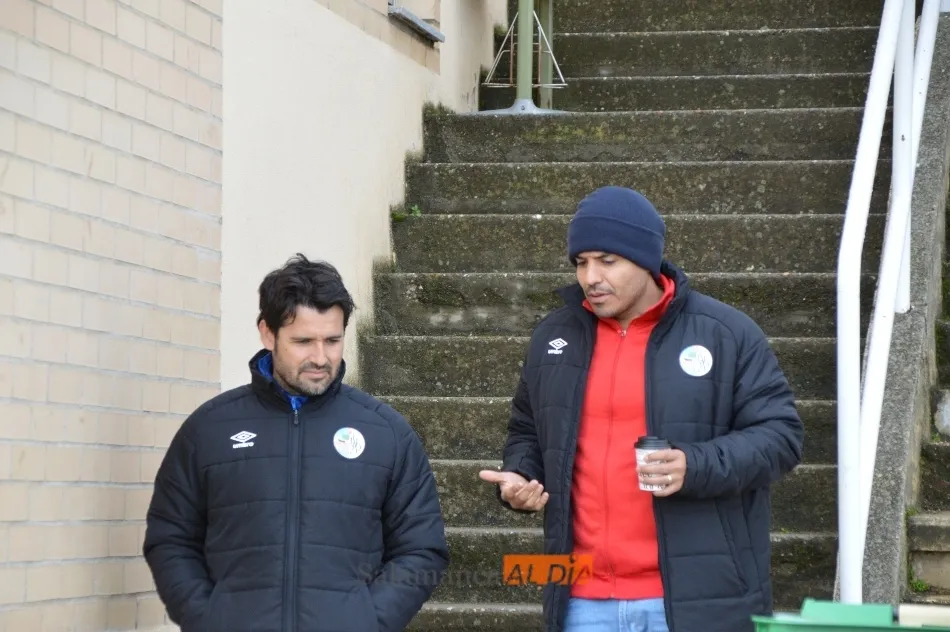 Lolo Escobar, junto a Rafa Dueñas, el hombre al que relevó en el cargo de entrenador