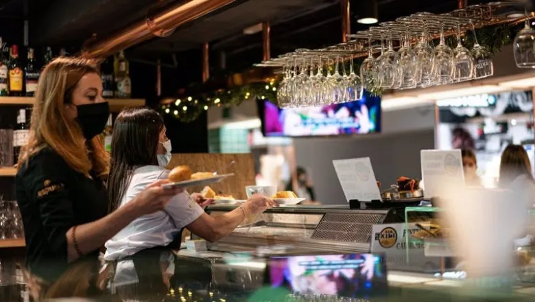 Pese a la posibilidad de su reapertura, determinada por el TSJPV, los establecimientos hosteleros deberán mantener otra serie de restricciones. Foto de archivo EP