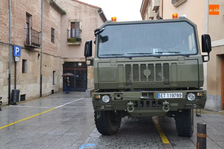 Efectivos del Ejército de Tierra desinfectan el Hospital de la Pasión  