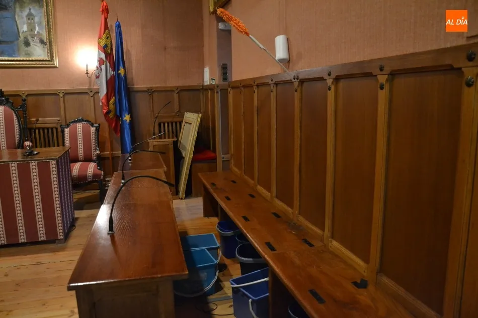 Foto 8 - El Sal&oacute;n de Plenos de la Casa Consistorial, con problemas de goteras  