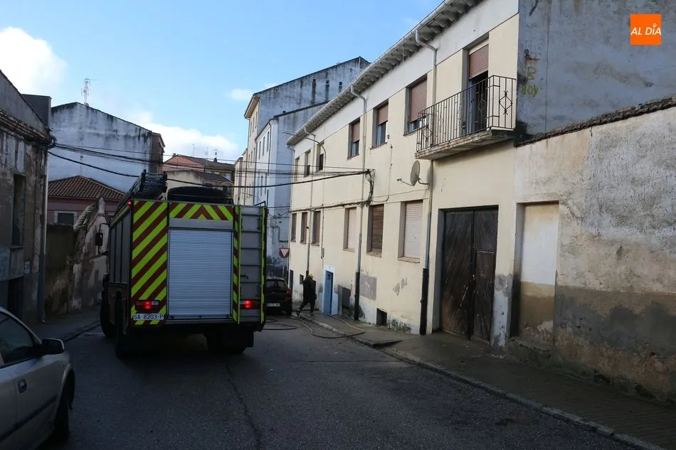 Foto 11 - Un incendio en una buhardilla causa alarma en el centro de Guijuelo