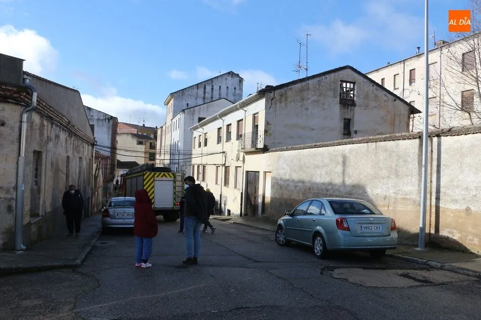 Foto 10 - Un incendio en una buhardilla causa alarma en el centro de Guijuelo