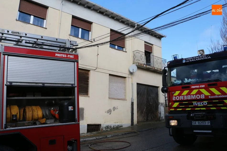 Foto 9 - Un incendio en una buhardilla causa alarma en el centro de Guijuelo