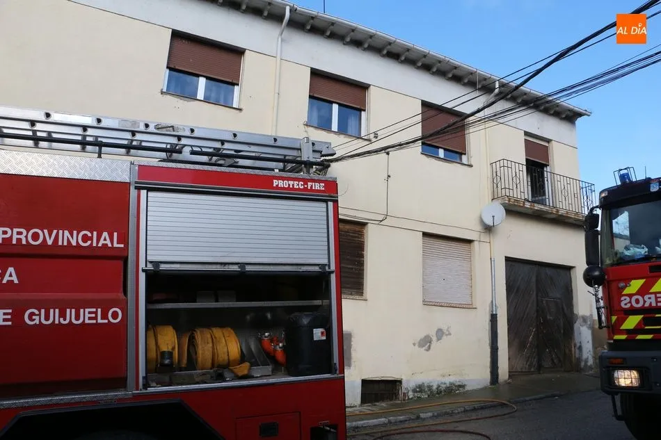 Foto 7 - Un incendio en una buhardilla causa alarma en el centro de Guijuelo