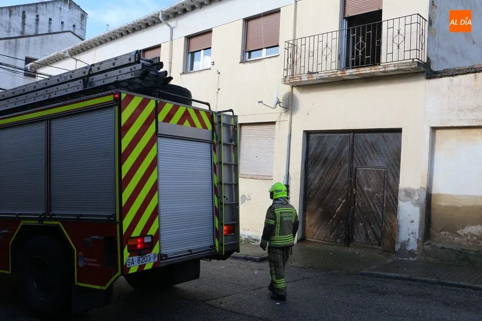 Foto 6 - Un incendio en una buhardilla causa alarma en el centro de Guijuelo