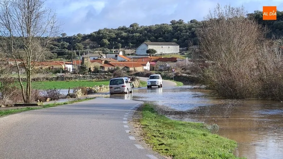 Foto 5 - Desbordada la Ribera de Ca&ntilde;edo a su paso por San Pelayo de Guare&ntilde;a
