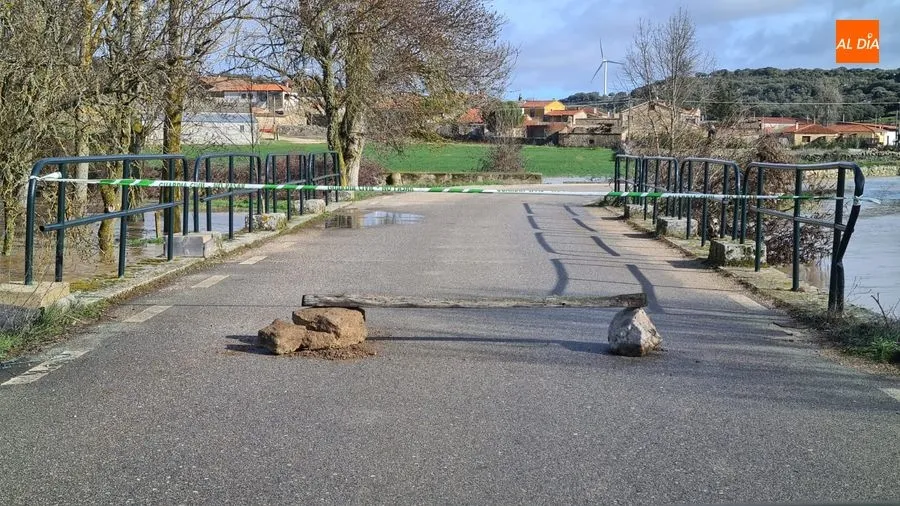 Foto 4 - Desbordada la Ribera de Ca&ntilde;edo a su paso por San Pelayo de Guare&ntilde;a