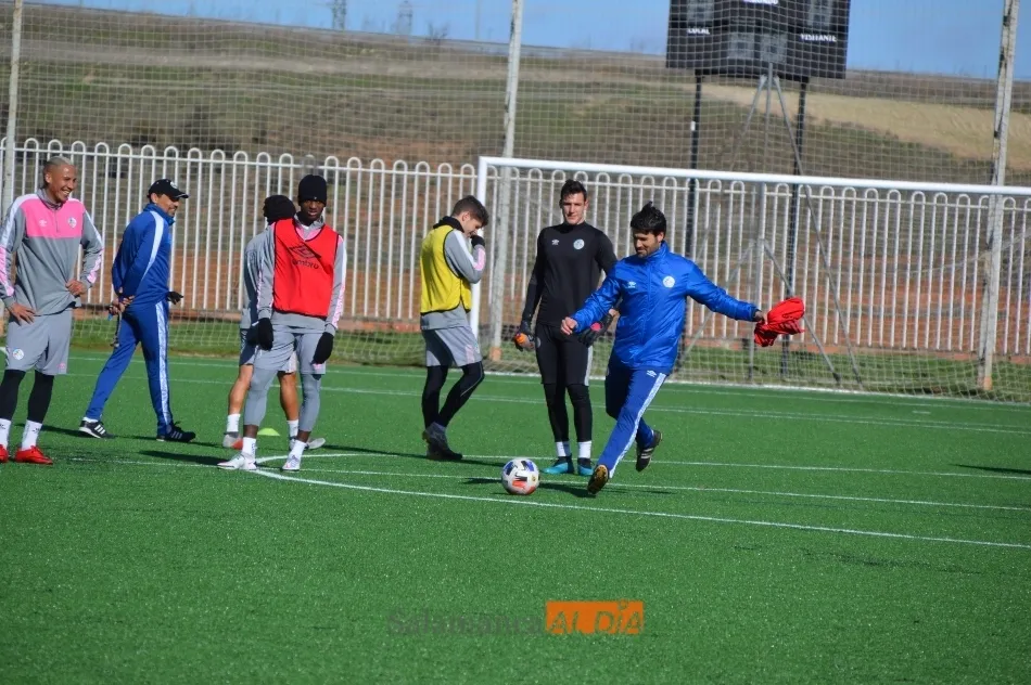 Foto 8 - Javi Navas vuelve al grupo y se entrena con normalidad en el Salamanca UDS