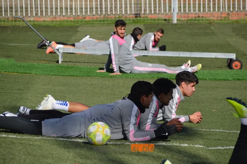 Foto 5 - Javi Navas vuelve al grupo y se entrena con normalidad en el Salamanca UDS