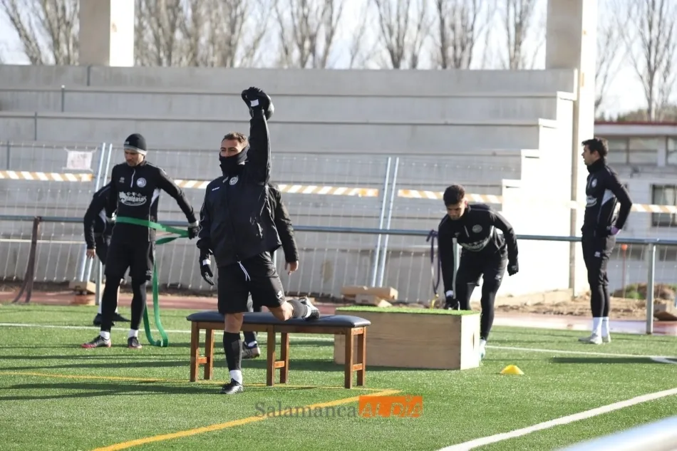 Foto 6 - Mandi Sosa vive su primer d&iacute;a con Unionistas al entrenar a las &oacute;rdenes de Hern&aacute;n P&eacute;rez