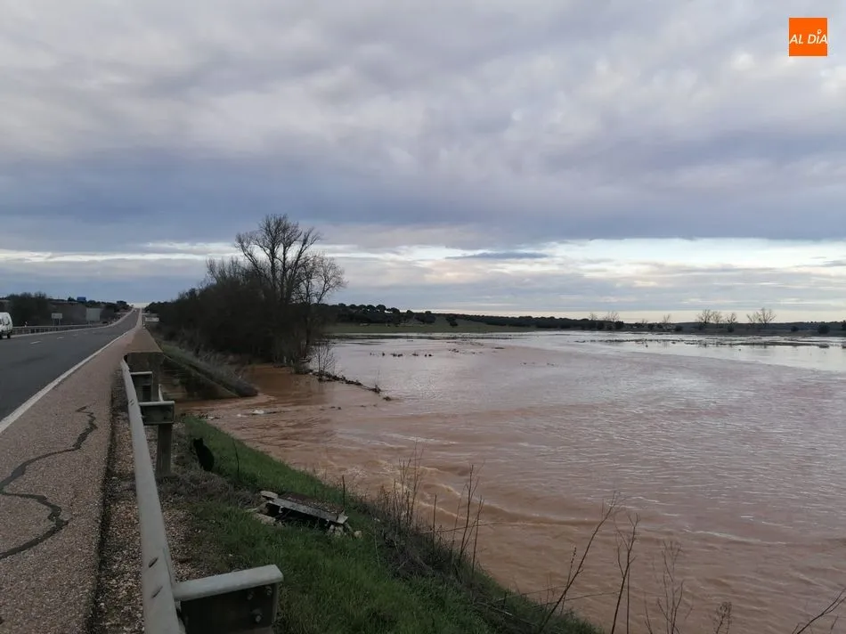 Foto 5 - La lluvia desborda las riberas y anega los campos en la provincia salmantina&nbsp;